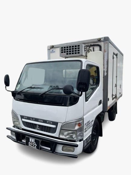 Fuso refrigerated box lorry, front three-quarter view